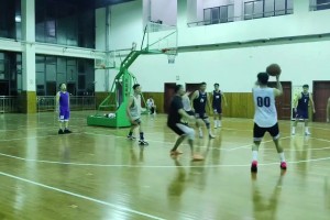 越來越看不懂了，這個球到底是好球還是走步呢??????