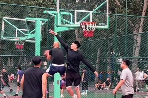 這拉桿反籃和換手上籃，不知道公牛那邊怎么報(bào)價(jià)？??????