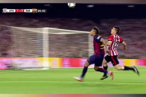 內(nèi)馬爾彩虹過(guò)人戲耍對(duì)手遭圍攻！隊(duì)長(zhǎng)哈維和隊(duì)友上前保護(hù)！