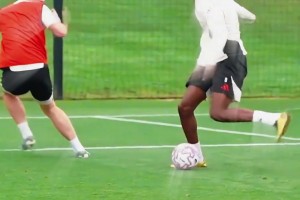 利物浦官媒曬伊薩克訓(xùn)練視頻：絲滑小連招，你的‘雙足怪’來也