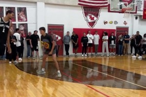 文班出席馬刺隊(duì)的社區(qū)互動(dòng)與球迷交流， 看的出來很快樂??