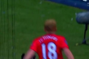 斯科爾斯在最后一分鐘打入制勝球，在伊蒂哈德球場擊敗曼城