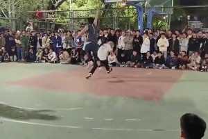 這也太厲害了！這位女生的球技，估計(jì)大多數(shù)吧友都打不過??