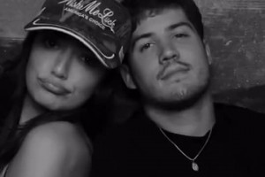 很甜啊??火箭探花謝潑德曬照！祝相戀多年的小女友生日快樂！