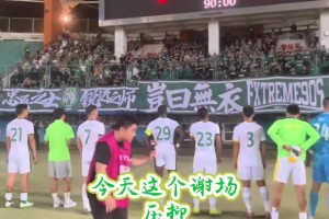 被玩壞了！蘇超球迷給麥麥提江裁判組熱身鏡頭配上音樂(lè)毫無(wú)違和感