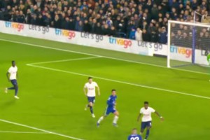 門將望球興嘆！齊耶赫為切爾西攻入的這粒完美死角進(jìn)球！