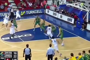 姚明搭檔過(guò)最好的4號(hào)位？斯科拉這個(gè)夢(mèng)幻腳步，簡(jiǎn)直是一絕！