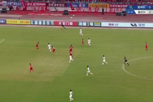 宿遷隊(duì)先拔頭籌！中路接隊(duì)友傳球，頭球破門(mén)