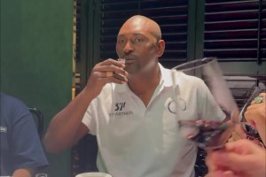 怪里怪氣的球風…