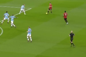 巧妙轉(zhuǎn)身策動(dòng)！馬夏爾在曼市德比的精彩進(jìn)球！