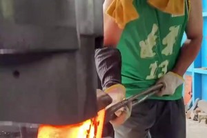 穿著郭艾倫球衣打鐵？哥們你太有才啦??