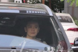 太低調(diào)了！CBA總冠軍教頭楊鳴開著14w的星越被群眾拍到