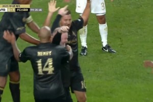 肚子大了腳法依然牛逼！大胖子魯尼韓國(guó)慈善賽世界波破門