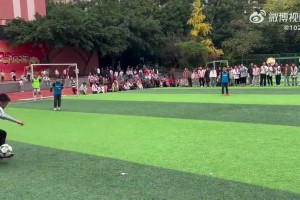 這孩子的天賦未來(lái)進(jìn)個(gè)國(guó)足應(yīng)該沒(méi)問(wèn)題吧