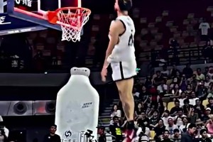 整整一秒空中飛行時間！國外扣將以賽亞生涯跳得最高一跳！