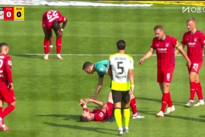 廢人動(dòng)作！海登海默齊夫齊瓦澤亮鞋釘，雙腳鏟倒恩梅查被直紅罰下