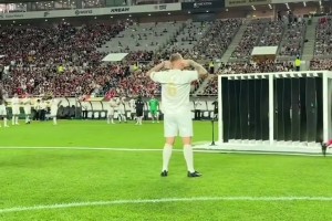 杰拉德&貝爾&魯尼等名宿力量挑戰(zhàn)，最后重炮里瑟擊穿太殘暴了