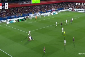 就是不倒！拉什福德在兩人包夾之下沖出包圍圈！