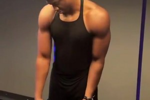 這么看白邊是真壯??！懷特塞德此前收到熱火文化球衣！