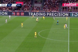 門柱單防！埃斯圖皮尼安晃開角度施射擊中立柱