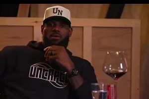 詹姆斯：大家都在為波什犧牲鳴不平，但你們問過他嗎，他是自愿的