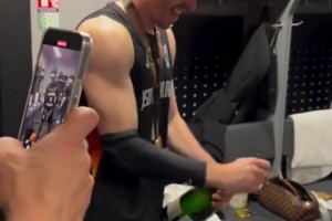 實至名歸！施羅德榮膺MVP，德國隊更衣室瘋狂慶祝！