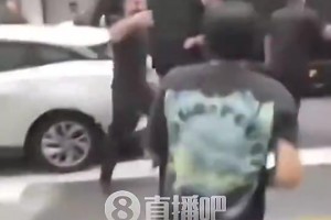 瘋狂！詹姆斯安保人員此前驅(qū)逐球迷：都TM滾開！你們這些混蛋！