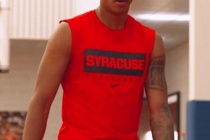 乃父之風(fēng)??基揚(yáng)-安東尼絲滑單打轉(zhuǎn)身跳投！這臉也太隨甜瓜了~