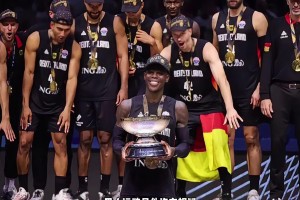 土耳其球迷在字母哥Ins直播間刷國旗，后者爆粗讓他們滾出直播間