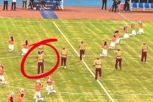 蘇超搞笑名場(chǎng)面！開(kāi)場(chǎng)秀后空翻“劃水”，搖旗只剩旗桿??