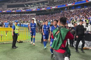 被泰山絕平，申花球員賽后謝場(chǎng)時(shí)遭遇滿天噓聲！