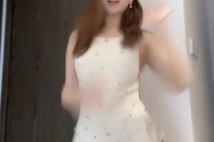 遼寧啦啦隊(duì)蛋卷姐姐直播時涉嫌違規(guī)被警告，生氣的樣子好可愛??