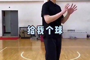 這么幽默！王哲林此前搞笑視頻：如何在籃球場(chǎng)撩妹??