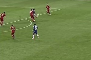 當(dāng)年魔獸這次停球轉(zhuǎn)身讓博阿滕“退避三舍”??