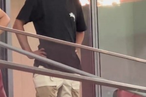 上半場(chǎng)0-3落后！在包廂內(nèi)的武磊相當(dāng)無語