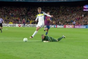 這一球價(jià)值5千萬(wàn)！托雷斯諾坎普千里走單騎摧毀夢(mèng)三王朝！