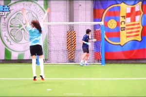 唱跳足球！韓國女星文夏奈爾這腳法有點(diǎn)東西啊??