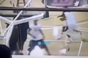 美媒翻舊賬：當(dāng)年詹姆斯被大學(xué)生克勞福德隔扣，耐克沒收了錄像帶