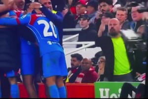 西蒙尼忍不了的原因？馬競(jìng)扳平利物浦時(shí)，這位利物浦球迷狂噴臟話(huà)