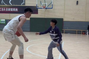 那些覺得余嘉豪不行的，來看看普通人跟余嘉豪打球是什么直觀感受