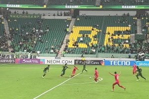 恩加德烏出現(xiàn)低級(jí)失誤，隨后球迷表達(dá)了強(qiáng)烈的不滿(mǎn)