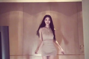 短裙大長(zhǎng)腿！美女登密盼盼：除了我還有哪個(gè)180姐姐跳舞給你看