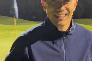 牛??！趙繼偉打高爾夫球直接一桿進(jìn)洞 引發(fā)一陣驚呼~