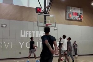 38歲阿什利揚(yáng)拼命回防，化解利物浦4打2反擊??