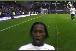 這樣滑跪膝蓋疼嗎？經(jīng)常滑跪的球迷進(jìn)來(lái)說(shuō)一說(shuō)！