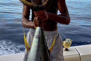 海王帶大哥捕魚??亞當(dāng)斯社媒曬與KD出海照！這大魚得超1米？