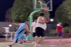 這會不會是東契奇退役以后打球的樣子??????