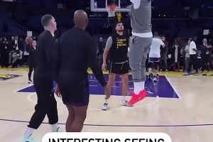 真沒(méi)見(jiàn)過(guò)你用??！東契奇此前熱身居然耍了一手罕見(jiàn)的標(biāo)準(zhǔn)跳投！