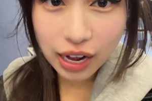 大老師在球場安檢時被問到是否18歲，安保解釋：不到18不搜身