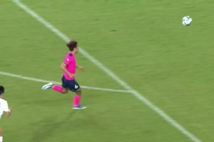 擴大比分！宿遷隊胡顥瑀中路遠射發(fā)生折線，門將反應(yīng)不及